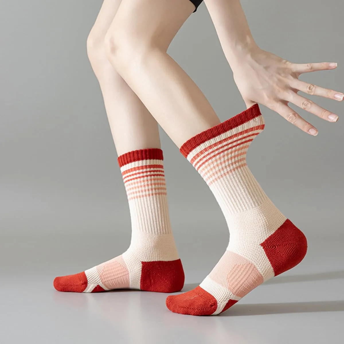 Women's Athletic Cushioned Crew Socks Ladies Sports Running Calf Socks Soft Cotton Striped Retro Socks for Girls